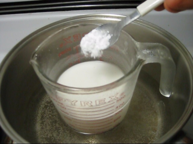 Step 4 in making rochelle salt piezoelectric crystal, putting in some sodium carbonate.
