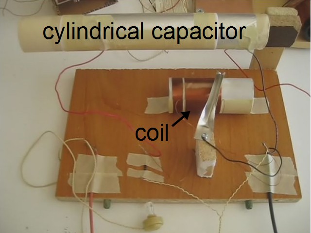 LC circuit in crystal radio with cylindrical capacitor.
