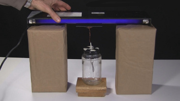 Photoelectric effect experiment with a UV lamp, zinc plate and an electroscope.