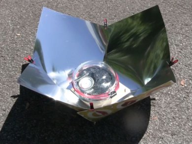 Copenhagen solar cooker, top view cooking something.