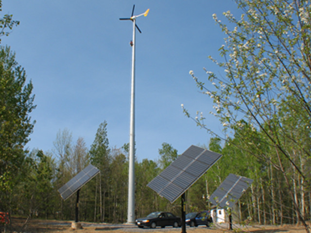 The finished poll mounted solar arrays.